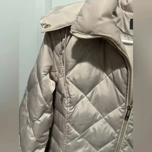 KENNETH COLE WOMEN'S MID-LENGTH CHEVRON QUILTED PUFFER JACKET HOODED COAT - Picture 8 of 10